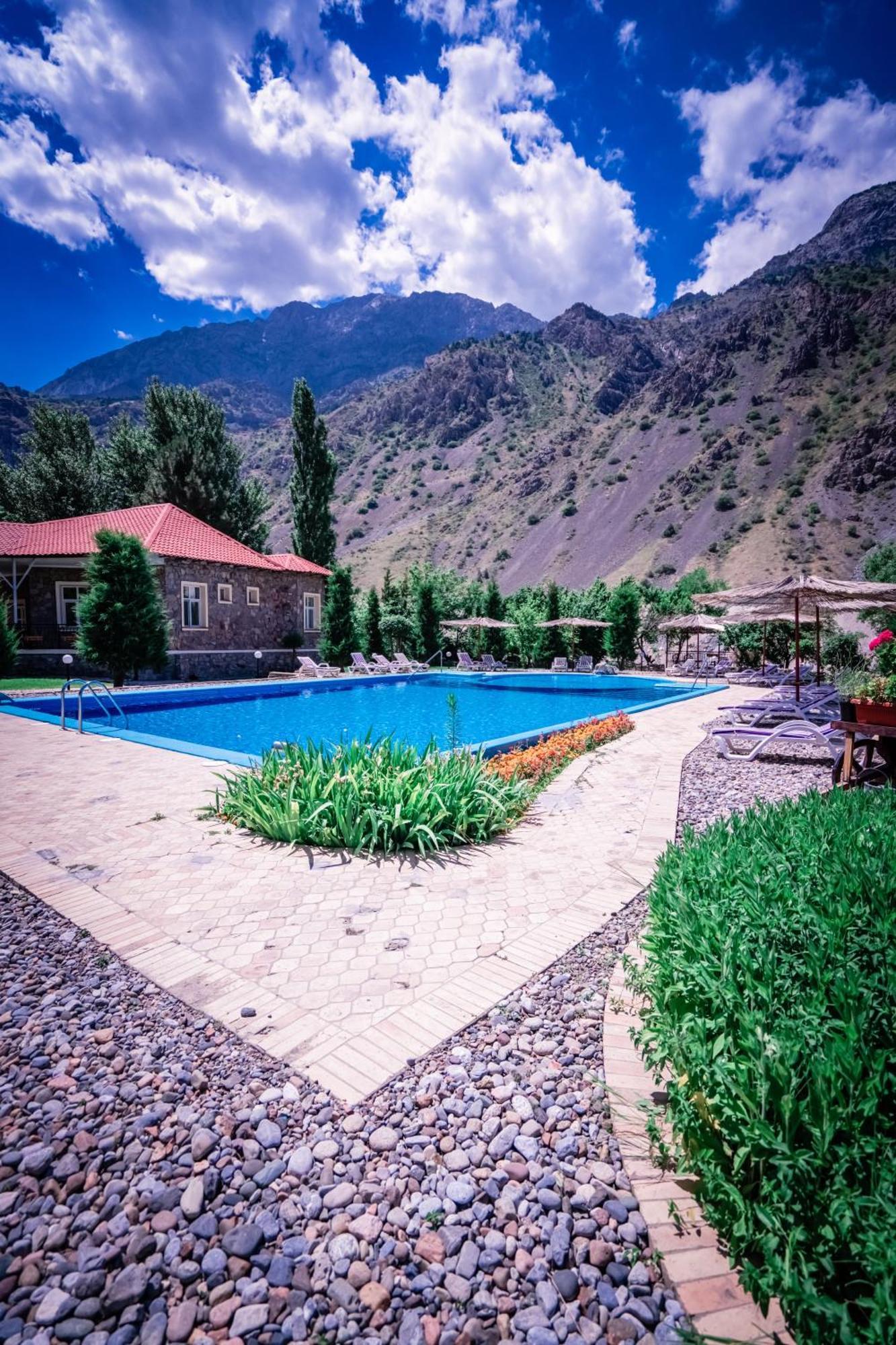 Chatcal Mountains Resort Burchmulla エクステリア 写真
