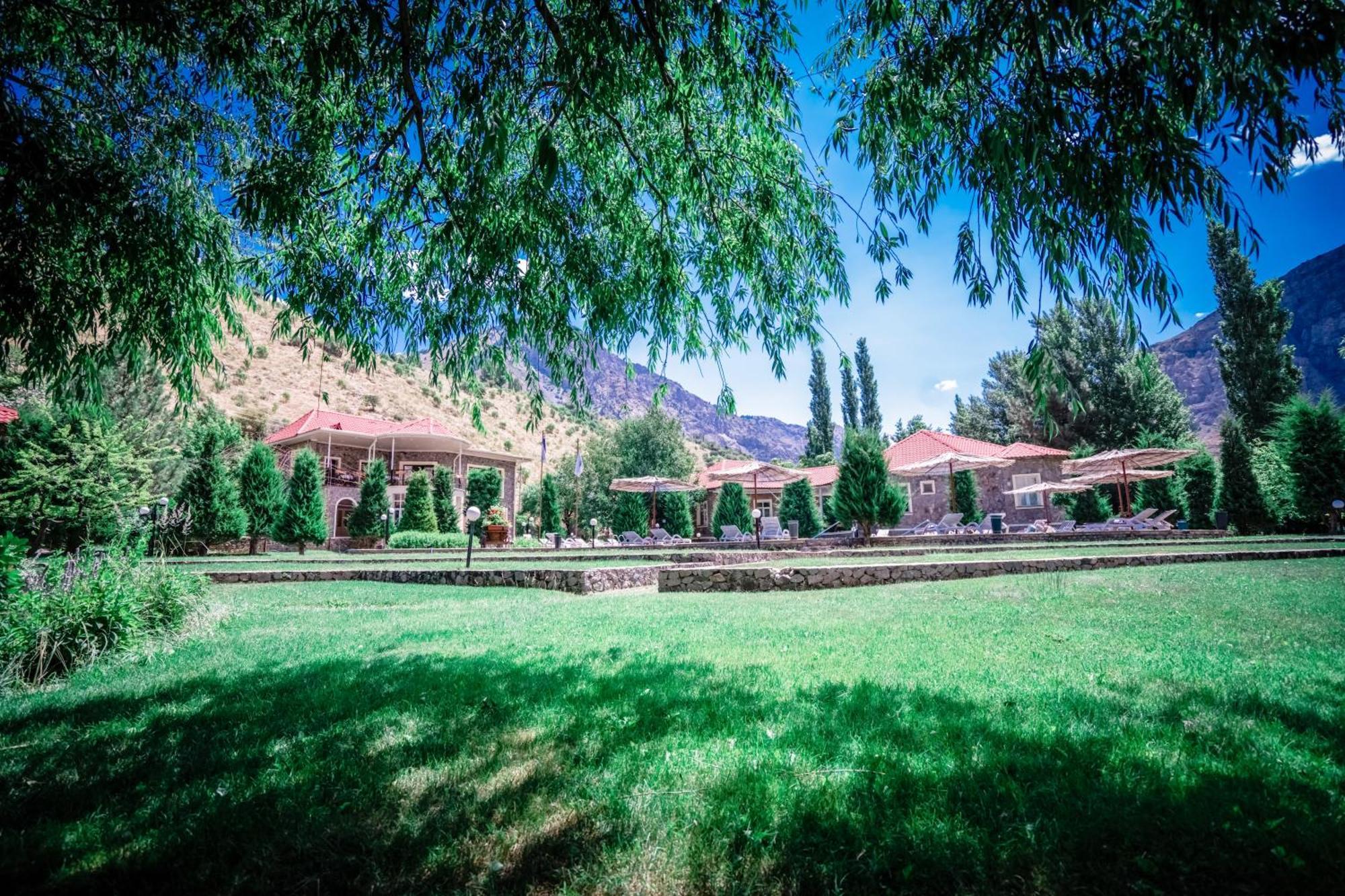 Chatcal Mountains Resort Burchmulla エクステリア 写真