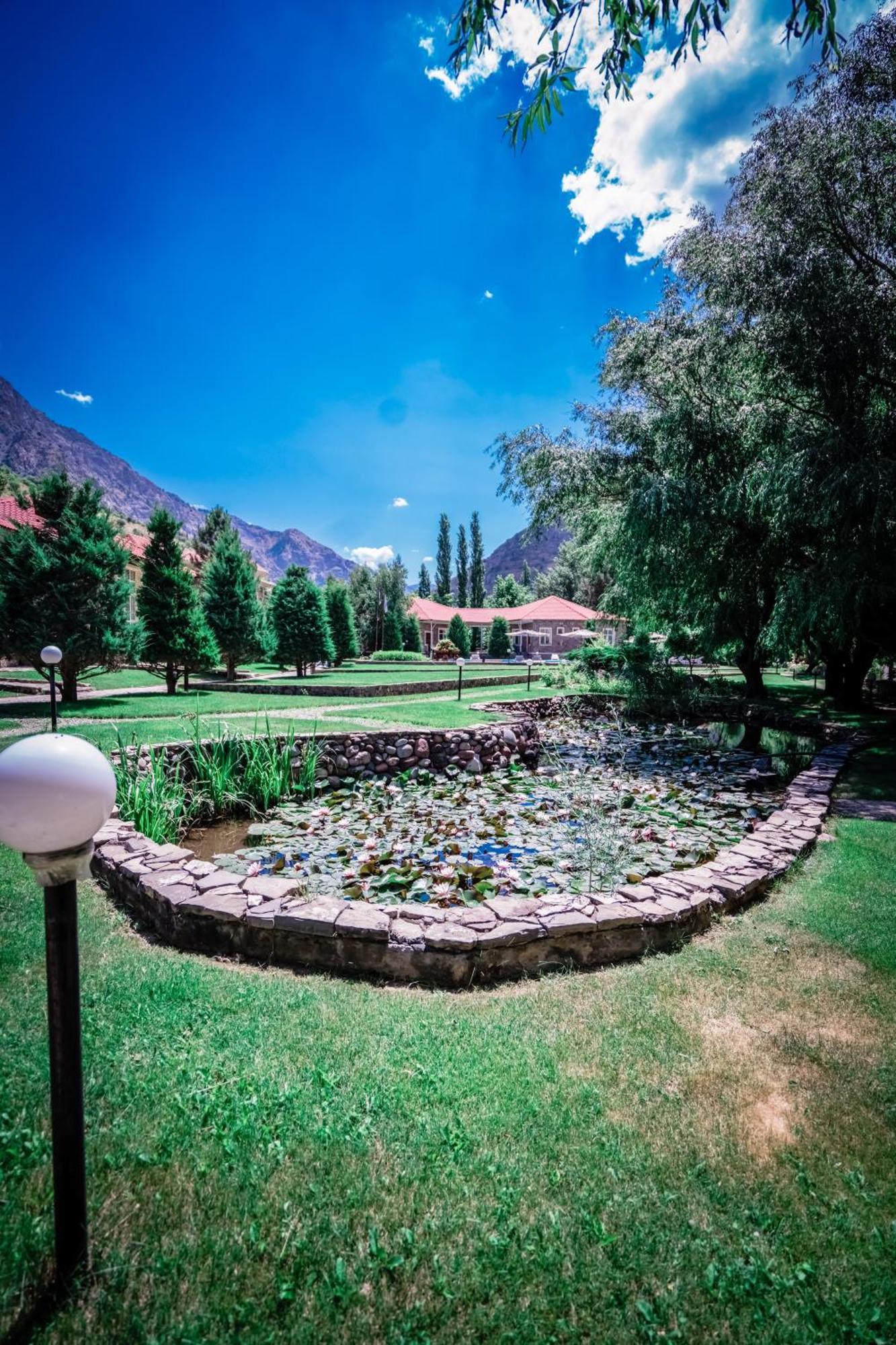 Chatcal Mountains Resort Burchmulla エクステリア 写真