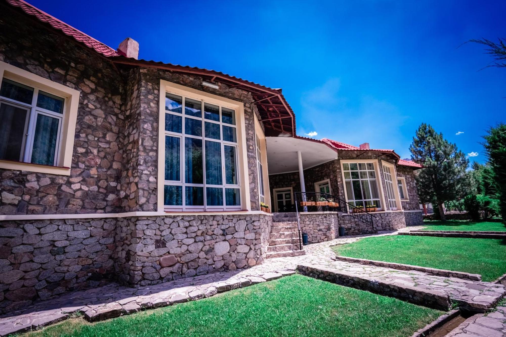 Chatcal Mountains Resort Burchmulla エクステリア 写真