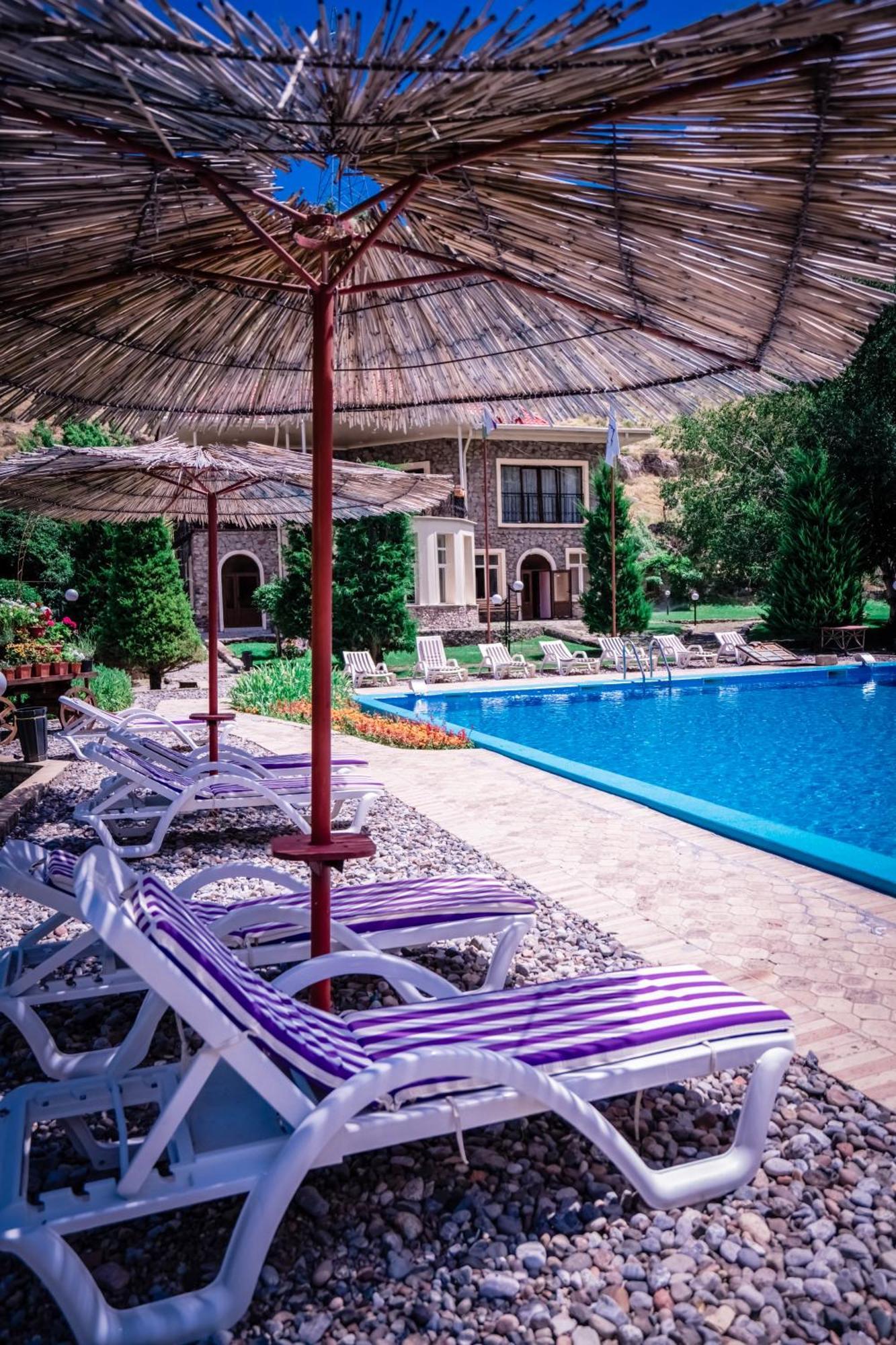 Chatcal Mountains Resort Burchmulla エクステリア 写真